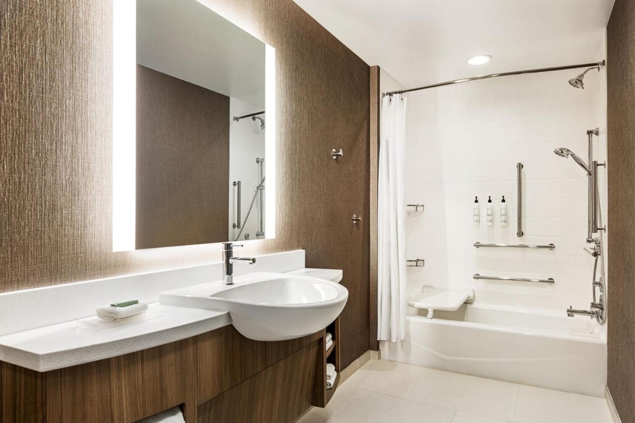 Hotel Springhill By Marriott 2*