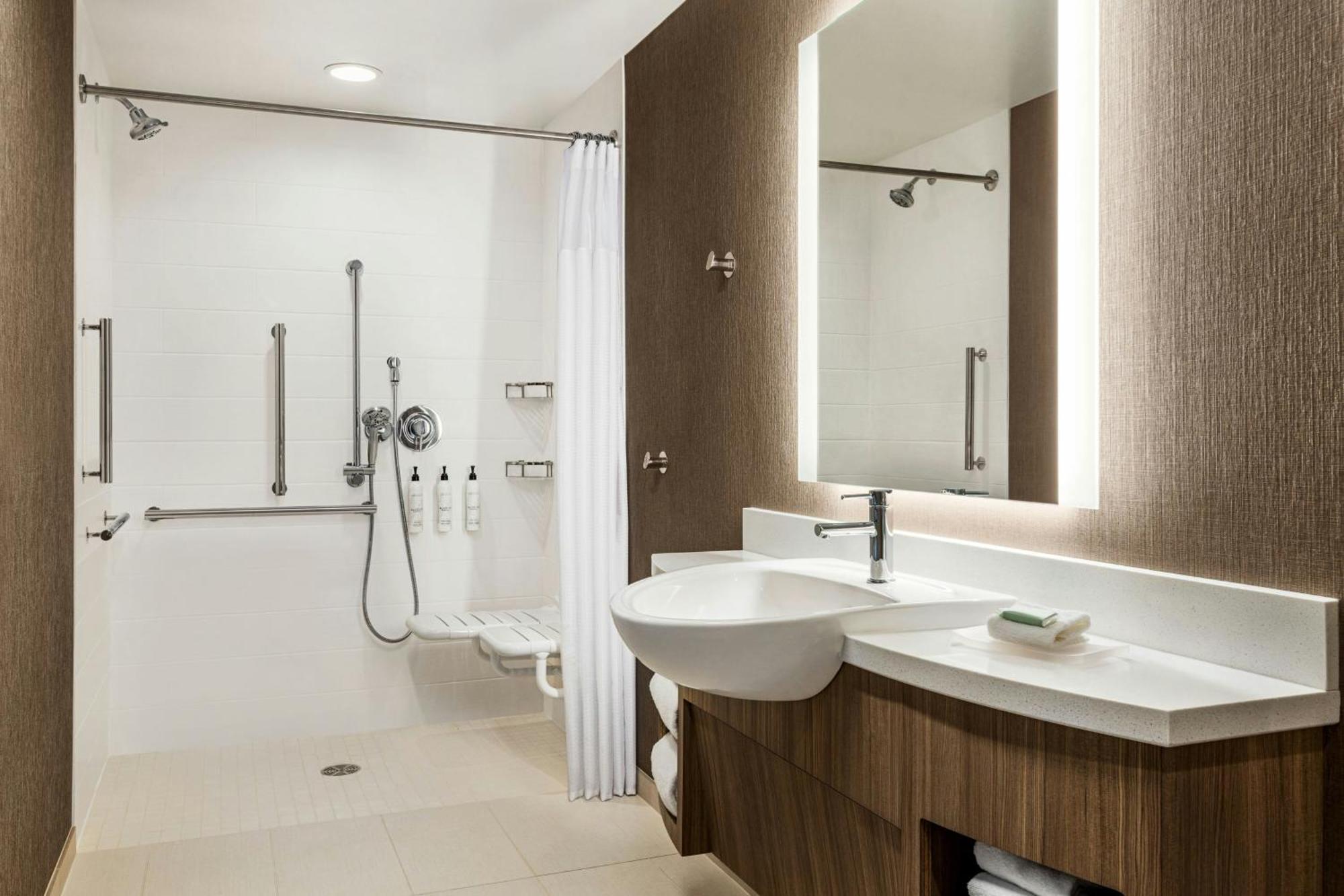 Hotel Springhill By Marriott 2*